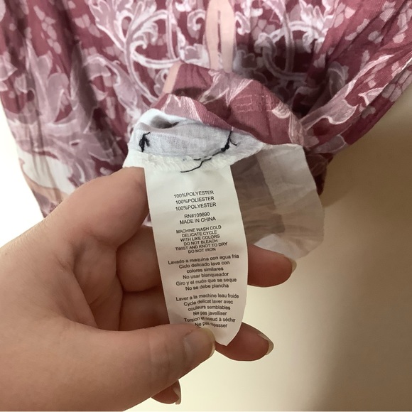 < Seven7 Women’s V-Neck Patterned Top> - Picture 4 of 5